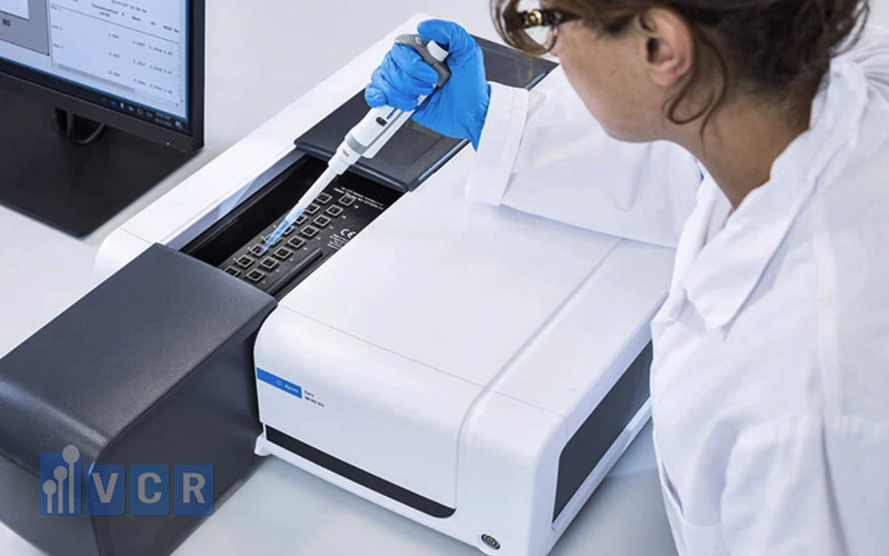 Phương pháp thêm chuẩn được nhiều phòng thí nghiệm chọn lựa khi ứng dụng phổ UV-VIS trong kiểm nghiệm thuốc.