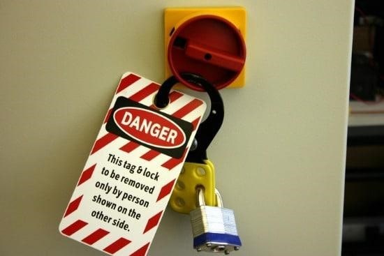 Nguy hiểm về điện trong phòng thí nghiệm