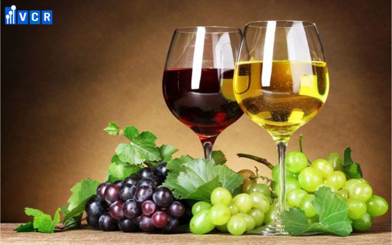 Rượu vang là đồ uống có cồn, được ngâm ủ và lên men từ nho