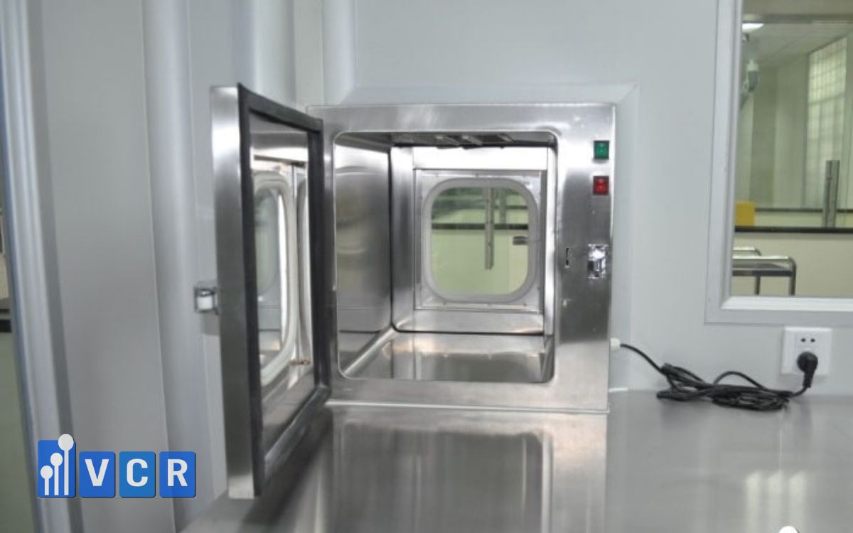 Clean pass box according to GMP standards