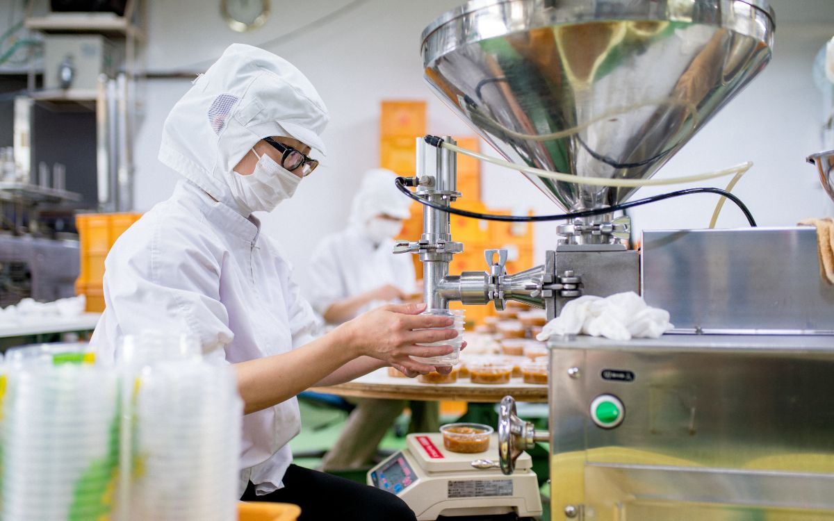How to Choose the Right Cleanroom Standard System by Industry