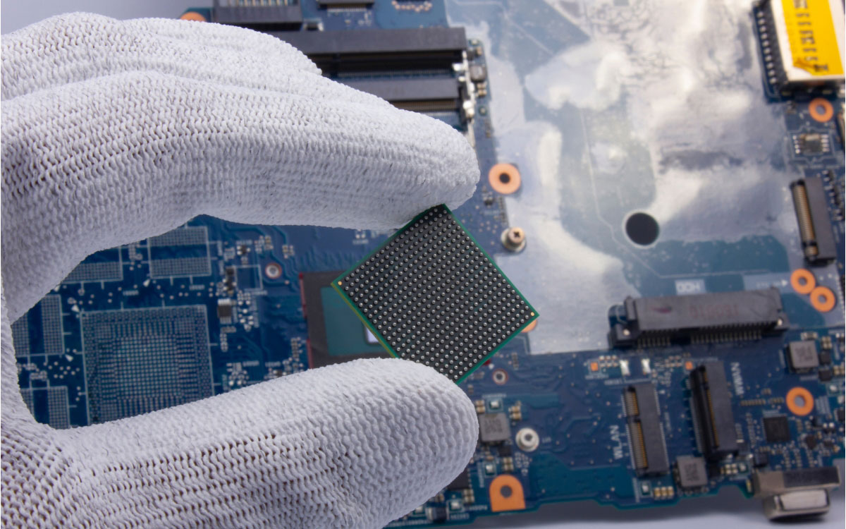 Áp suất, rung động và nhiệt độ: Những “kẻ thù vô hình” của ngành chip