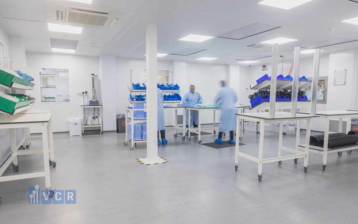 Vì sao độ ẩm thấp làm gia tăng tĩnh điện trong phòng sạch?