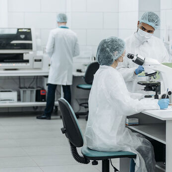 Kích thước hạt 0,1 µm, 0,3 µm, 0,5 µm là gì và tại sao chúng quan trọng trong phòng sạch?