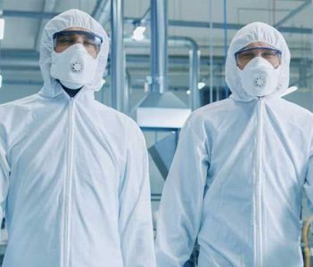 Cleanroom clothing: All you need to know