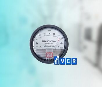 How does a differential pressure gauge work?