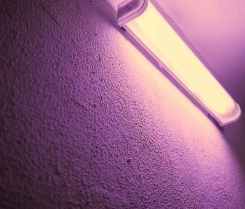 How long does it take to turn on UV lamp in a clean room?