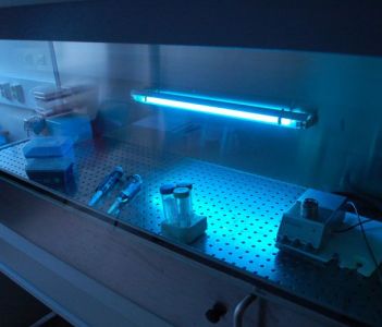 Đèn UV trong các phòng thí nghiệm