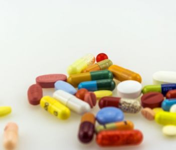 Cạn kiệt kháng sinh: Các công ty dược phẩm lớn nhất thế giới lần lượt đóng cửa chương trình nghiên cứu