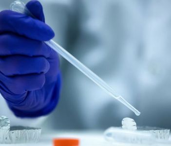 5 loại thiết bị được sử dụng trong phòng sạch trị liệu tế bào gen