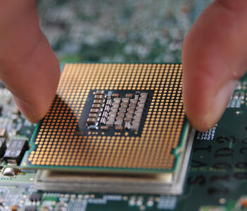 Thiết bị phòng sạch cần có trong nhà máy sản xuất chip