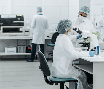 Kích thước hạt 0,1 µm, 0,3 µm, 0,5 µm là gì và tại sao chúng quan trọng trong phòng sạch?