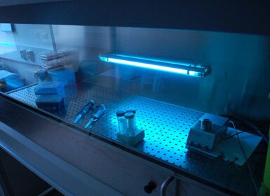 Đèn UV trong các phòng thí nghiệm