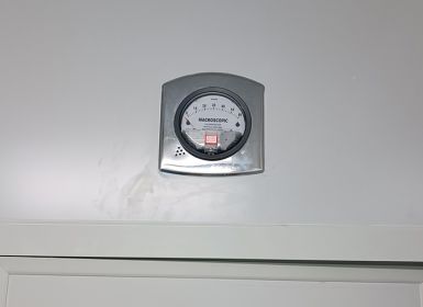 Lựa chọn đồng hồ chênh áp phù hợp cho phòng sạch