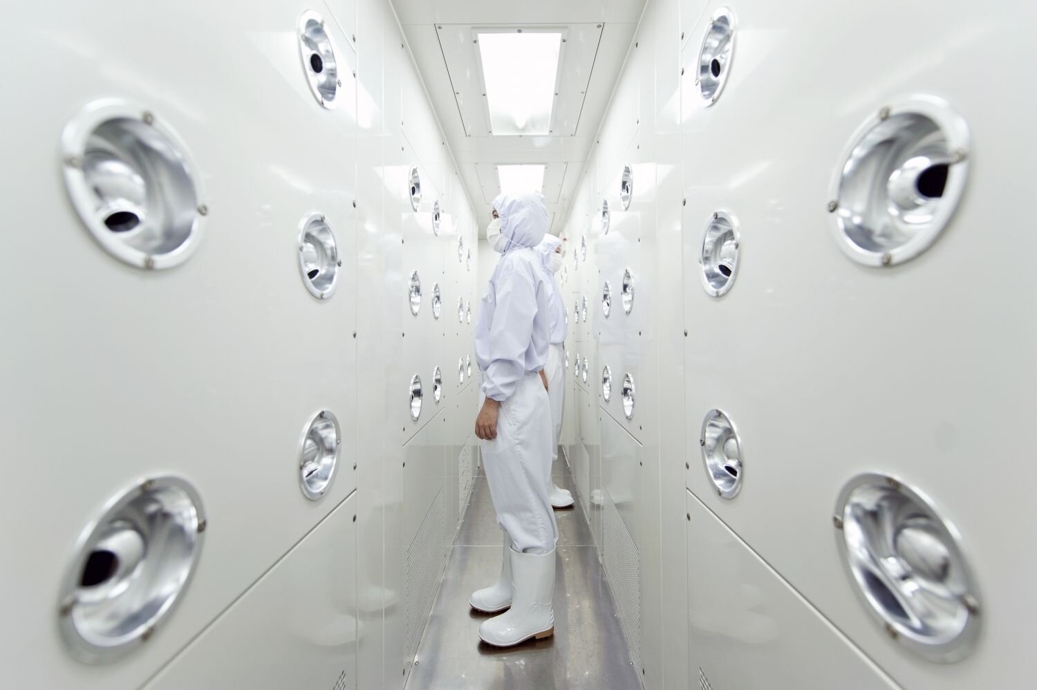 air shower trong các phòng sạch