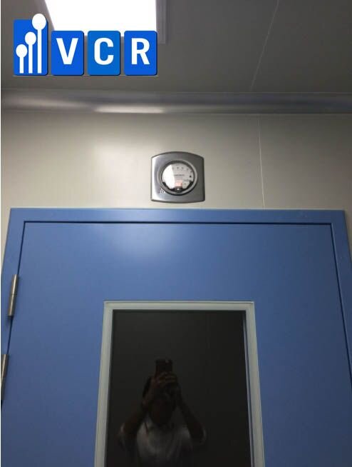 Differential pressure gauge in pharmaceutical cleanroom