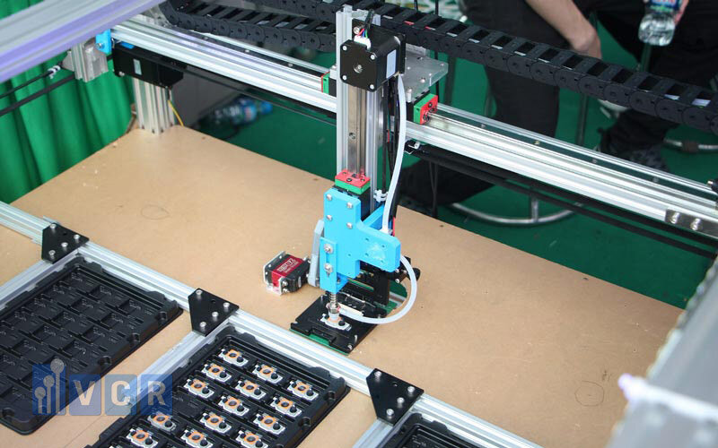 Hệ thống tự động hóa góp phần nâng cao hiệu suất và hỗ trợ kiểm soát chất lượng sản xuất linh kiện điện tử hiệu quả.