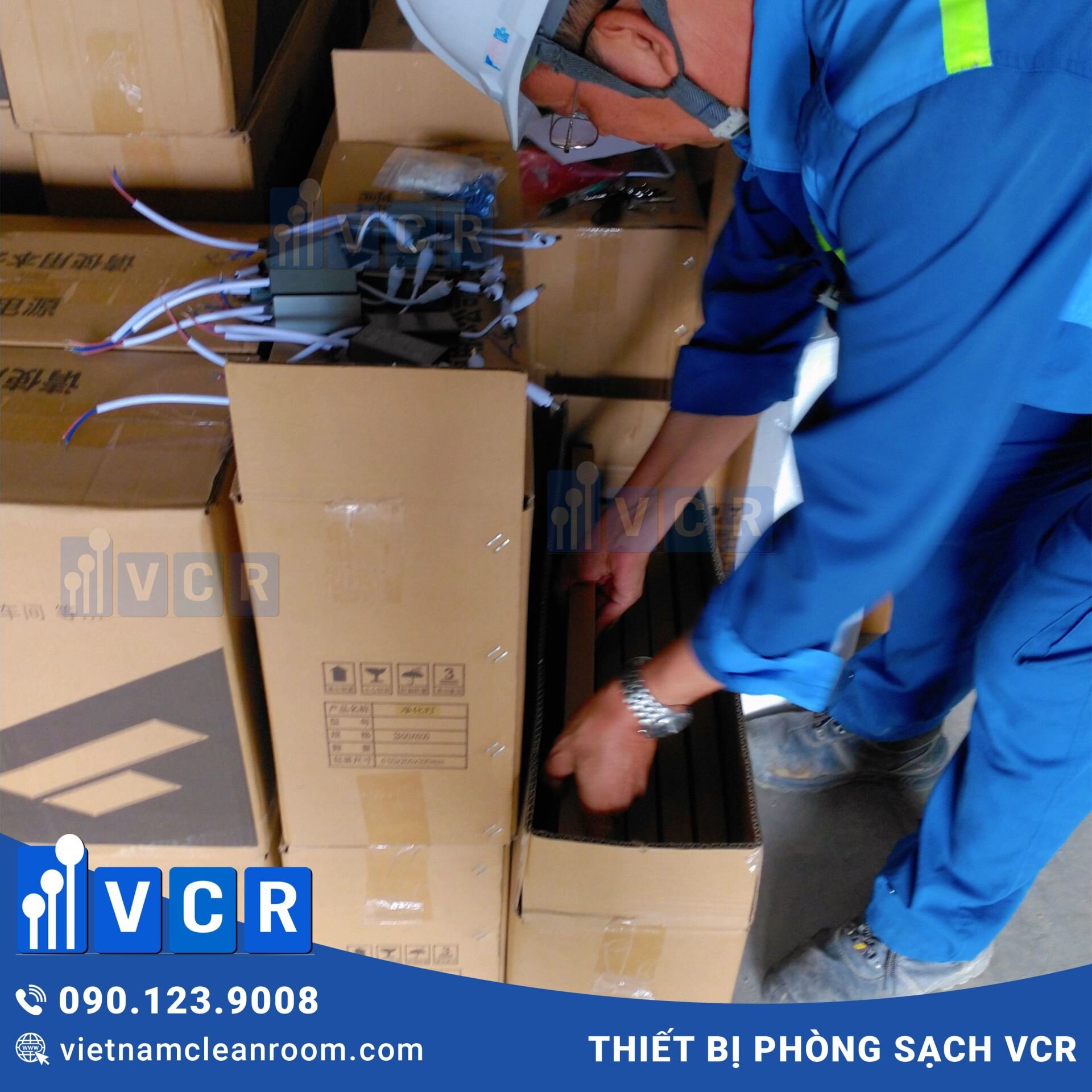 Nhân viên kiểm tra Đèn