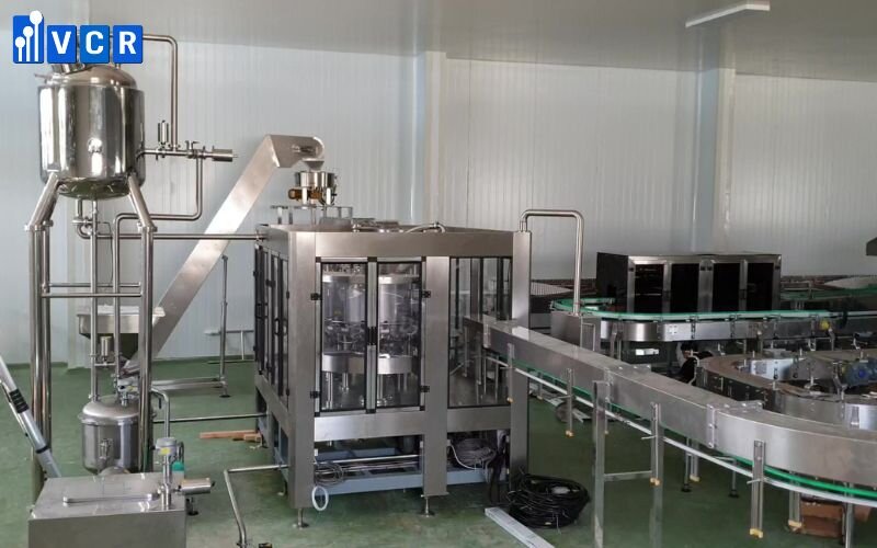 Máy chiết rót nước và đóng nắp chai
