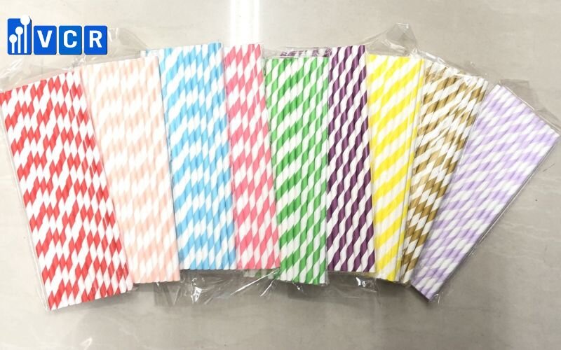 Bột giấy dùng để sản xuất các hàng gia dụng như ống hút giấy,...