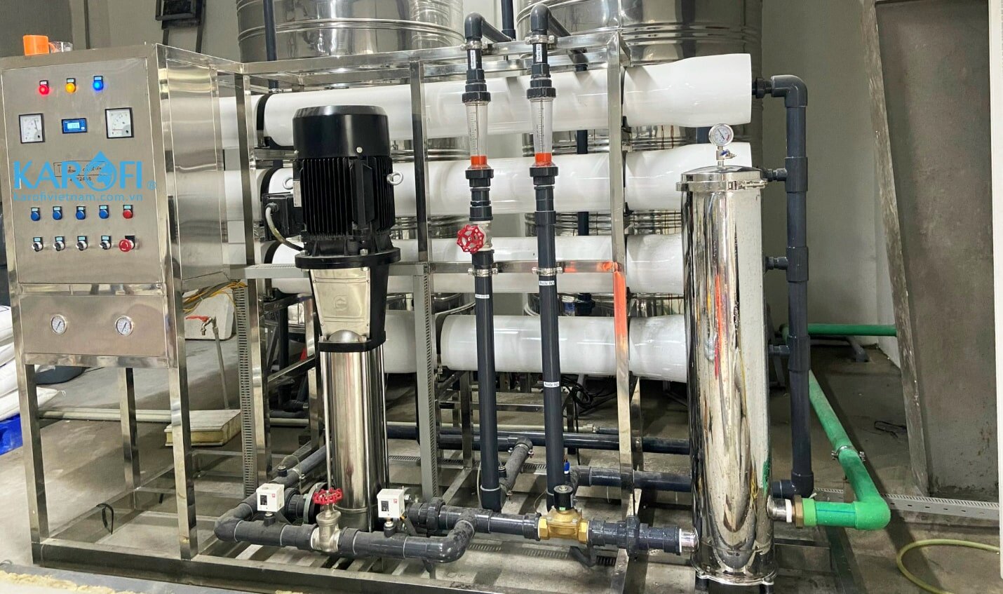 Cần tiến hành vệ sinh và thay lõi lọc nước RO công nghiệp theo chỉ định và hướng dẫn của nhà sản xuất.