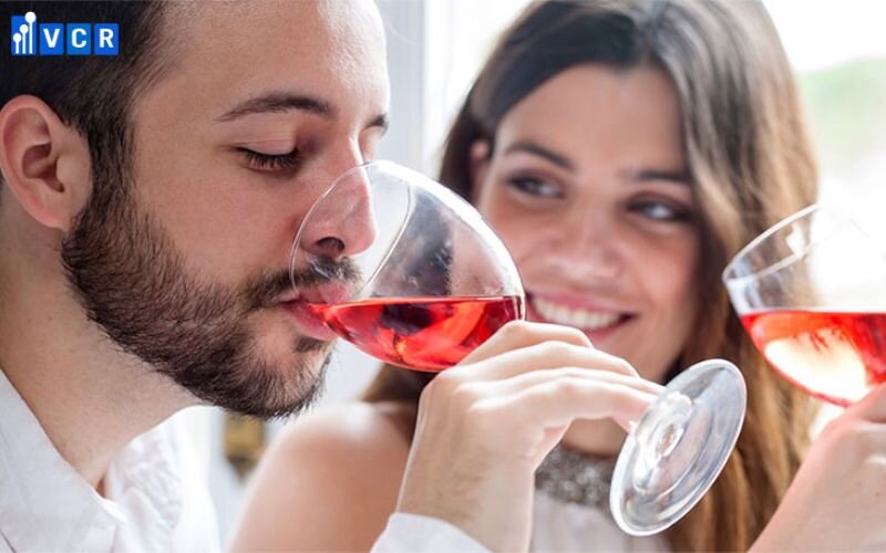 Nên uống rượu vang từ tốn và chậm rãi